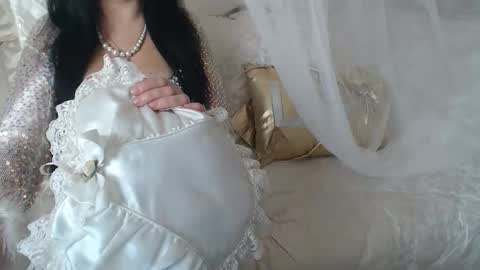 Lilu online show from November 22, 7:00 am