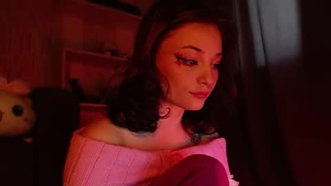 lola online show from April 1, 8:26 am