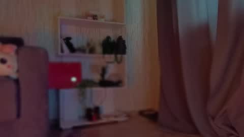 lola online show from April 14, 10:48 am