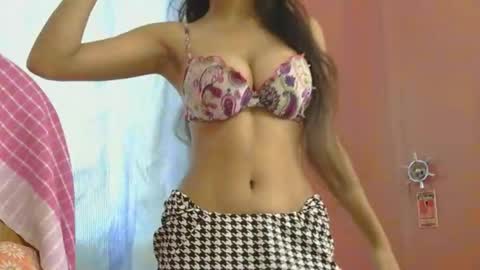 lolaa online show from December 3, 6:49 am