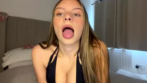 lolaaalive online show from June 26, 6:31 pm