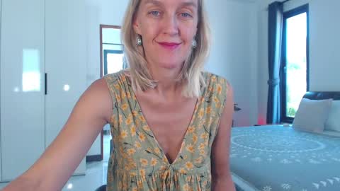 Lola online show from March 25, 7:55 am