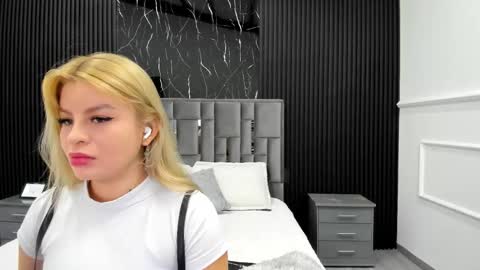 Lola Angel online show from February 5, 7:50 pm