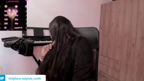 lolaasmith_21 online show from February 2, 4:22 pm