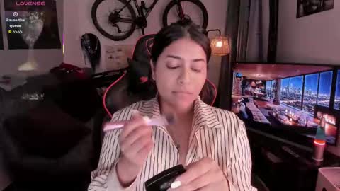 lolaasmith_21 online show from January 13, 12:05 am