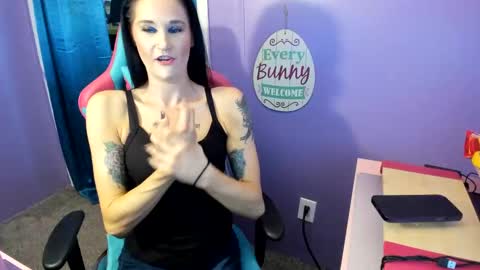 Lola online show from February 25, 5:40 pm