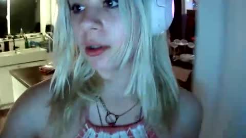 Lola Lixx online show from May 4, 11:03 am