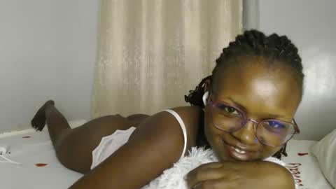 lolamia7 online show from April 30, 7:08 pm