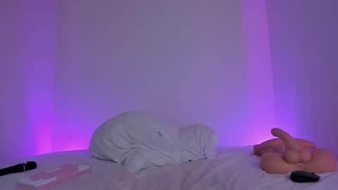 Lola online show from February 26, 8:02 pm