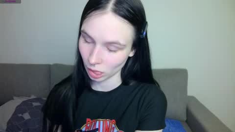 Lola online show from March 31, 7:25 pm