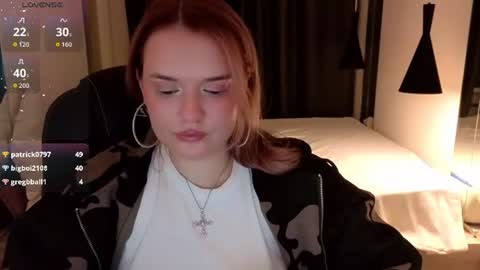 lolawhitmore online show from June 22, 12:37 am