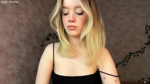 Mia online show from April 16, 6:03 am