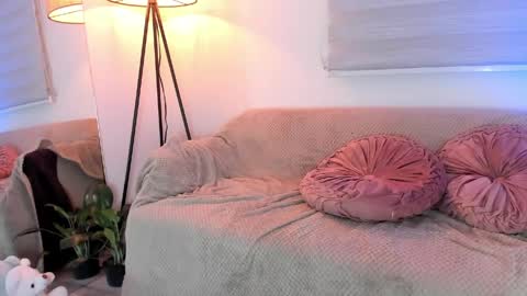 Lolly  online show from April 13, 3:08 am