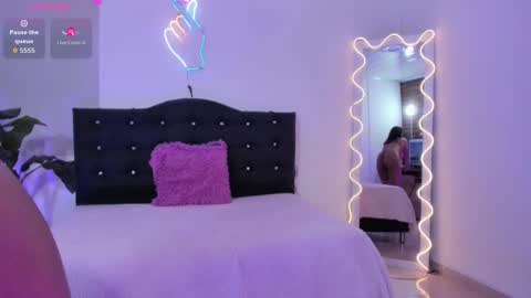 london_tay online show from September 12, 8:05 pm