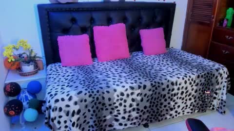 Jennifer  online show from November 10, 4:35 pm