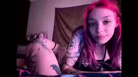 lookingforlona online show from October 13, 1:58 pm