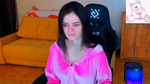 Lora Cain online show from January 18, 4:10 pm