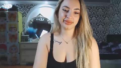 Queen LoraSinClare online show from January 8, 9:57 am