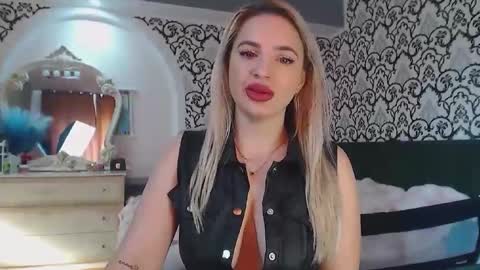 Queen LoraSinClare online show from February 20, 8:16 am