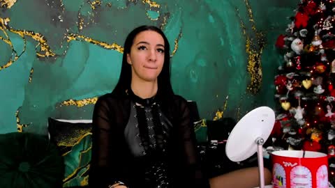 Miss online show from December 6, 9:32 am