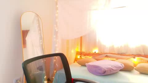 loreanis online show from January 5, 6:55 pm