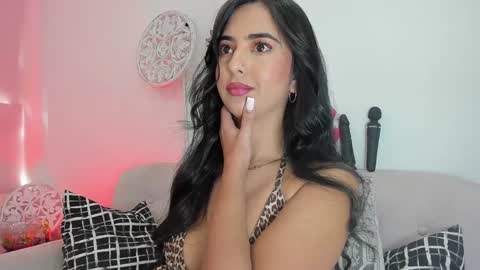 L O R E N online show from January 15, 4:21 pm