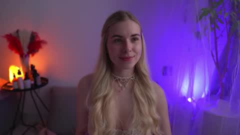 Lorrie online show from September 26, 9:18 am