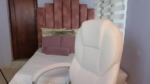  Lou Rosse  online show from February 25, 8:00 pm