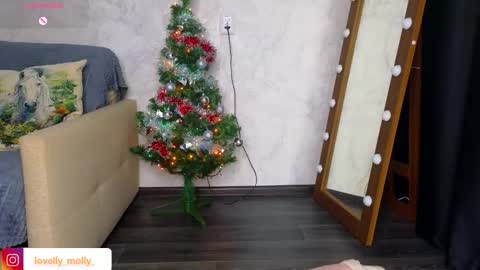 Molly online show from December 22, 6:33 pm