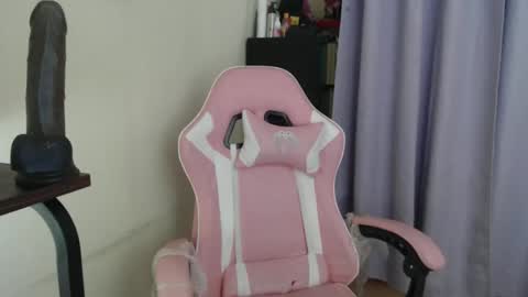 lovely_leah23 online show from November 24, 11:07 pm