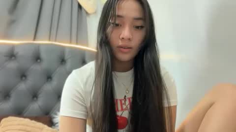 lovely_leah23 online show from February 8, 9:40 pm