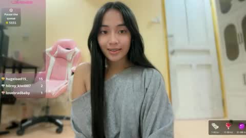 lovely_leah23 online show from April 18, 9:15 pm