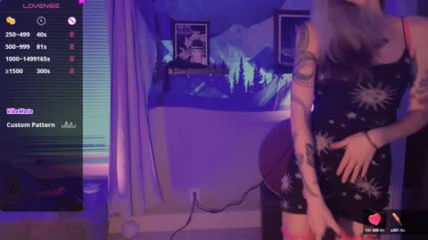 lovelylittlelucyy online show from January 3, 3:16 am