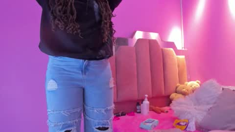 L O V E  online show from November 15, 12:06 pm