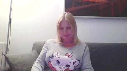 Marlyn online show from February 18, 12:37 am