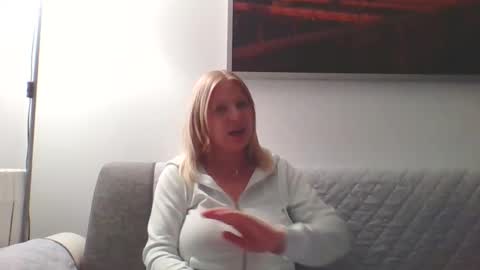 Marlyn online show from April 13, 9:37 pm