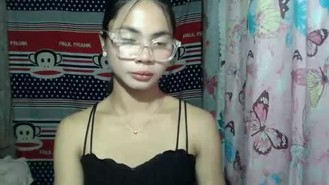 loving_rhean online show from May 25, 10:47 am