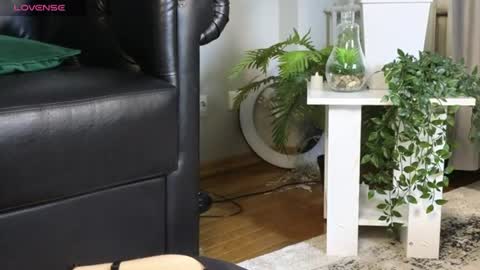 lowkeywild_ online show from June 14, 4:35 am