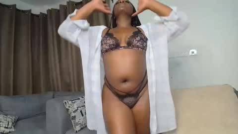 loyalcutie online show from February 4, 4:15 am