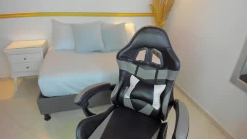 L U C C I A online show from October 11, 1:25 pm