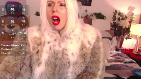 Luci Evans online show from November 22, 7:00 am