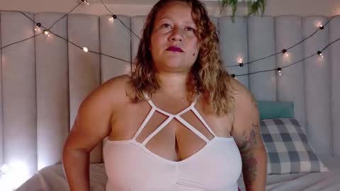 LUCIA online show from November 27, 2:14 am