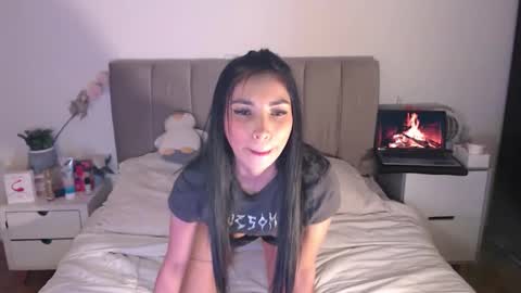 luciamoretti1 online show from February 19, 7:52 am