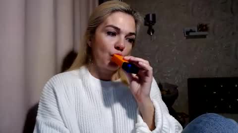 LuciaSnowy online show from September 13, 7:27 am