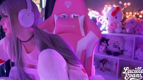 Lucy UwU online show from April 30, 3:34 am