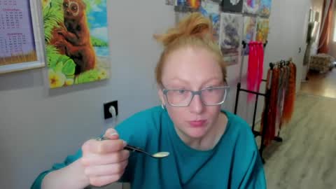 lucky_licky20 online show from April 7, 4:47 am