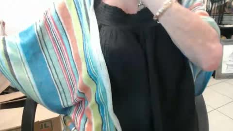 lucy_0000 online show from April 16, 2:01 am