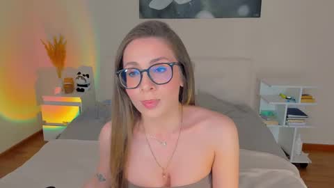 lucy__ray online show from December 20, 7:01 am
