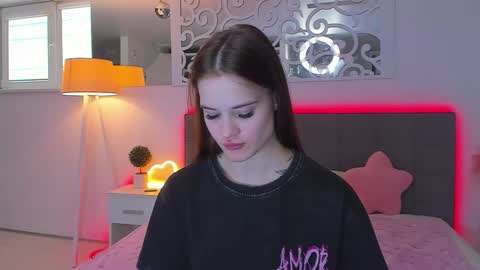 LuisaClover online show from April 10, 12:33 pm