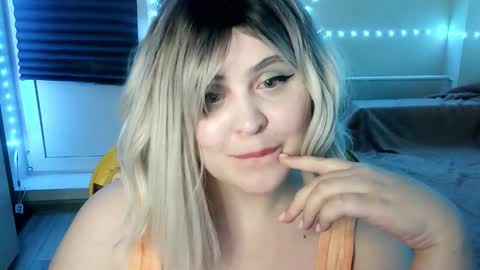 lulovia online show from March 29, 10:42 pm